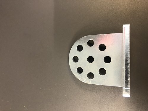 Držak na přišroubování pro uzký sloupek 70 mm