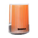 Designová lampa-maják s intenzivním oranžovým LED světlem a integrovanou anténou